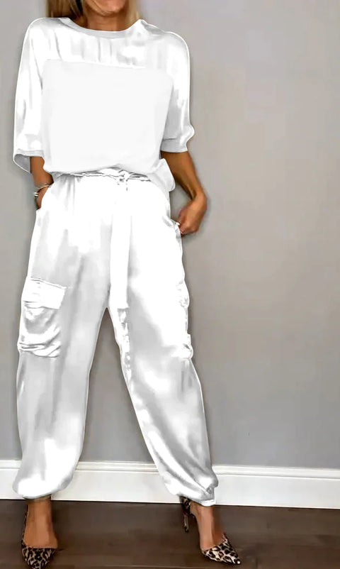 Kleya - Zweiteiliger Anzug aus glattem Satin mit halblangem Oberteil und Hose für Damen