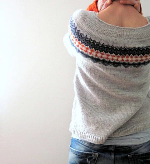 Vire - Grauer Pullover im Boho-Stil